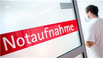 Ohne Ärzte geht in Kliniken und Krankenhäusern nichts. Ihre Arbeitsbelastung ist aber enorm hoch. Hier setzt der neue Beruf des Physician Assistants an. Er soll die Lücke zwischen Ärzten und Pflegern füllen. In Bremerhaven kann man ihn erlernen.