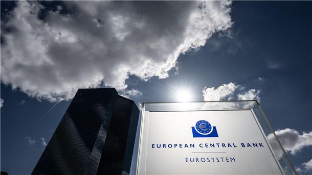 EZB mit Verlust: Keine Überweisung an nationale Notenbanken Ohne die Auflösung der mlliardenschweren Risikovorsorge wäre der Verlust der EZB im vergangenen Jahr noch deutlich höher ausgefallen.