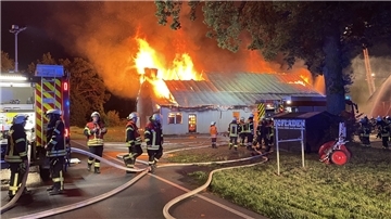 Brand einer Halle in Hofkoh bei Zeven