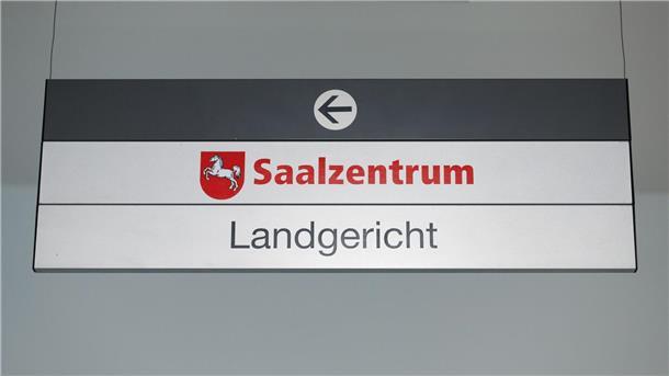 Ohne Medizinstudium soll eine junge Frau als Ärztin gearbeitet haben. Nun steht die mutmaßliche Hochstaplerin vor Gericht. (Symbolfoto)