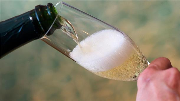 Ohne Sekt ins neue Jahr: Beim „Dry January“ verzichten Menschen auf Alkohol in den ersten Wochen des neuen Jahres.