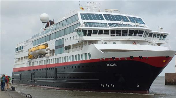 Ohne Strom und mit zerschlagenen Fenstern auf dem Weg nach Bremerhaven: das Kreuzfahrtschiff „Maud“.