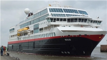 Ohne Strom und mit zerschlagenen Fenstern auf dem Weg nach Bremerhaven: das Kreuzfahrtschiff „Maud“.