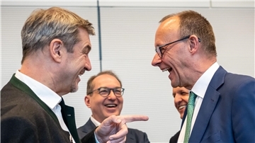 Ohne Zustimmung aus Bayern wird es knapp für das Finanzpaket im Bundestag. (Archivbild)