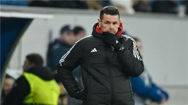 OIympique Lyon und Coach Pierre Sage stehen wegen Finanzvergehen vor einer heftigen Strafe.