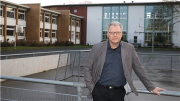 Olaf Achilles ist mit Leib und Seele Lehrer. Der 56-Jährige ist jetzt neuer Schulleiter der Gaußschule II in Bremerhaven.
