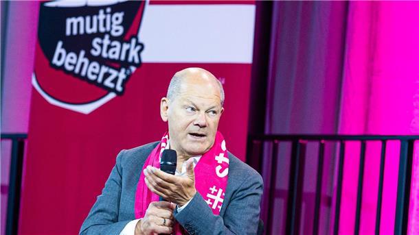 Wie Scholz mit Karl May den Wehrdienst verweigerte Olaf Scholz spricht auf dem Kirchentag in Hannover auch über seine Wehrdienstverweigerung.