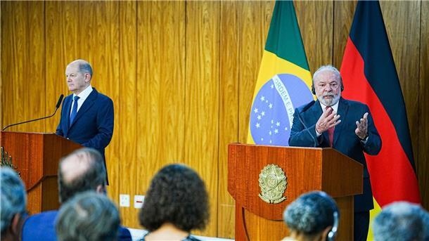 Lula verweigert Scholz Panzer-Munition für die Ukraine Olaf Scholz und Luiz Inácio Lula da Silva bei einer gemeinsamen Pressekonferenz in Brasilia.
