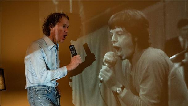 Olaf Schubert als Olaf Jagger in einer Szene des Films „Olaf Jagger“.
