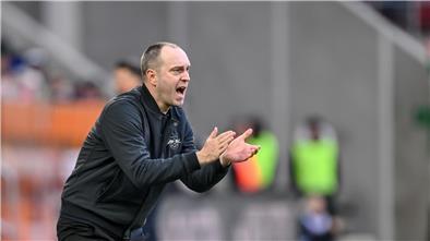 Ole Werner treibt seine Mannschaft in Augsburg an.