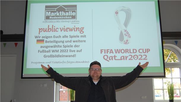 Oleg Wilhelm freut sich: Er hat die offizielle Lizenz der FIFA bekommen, um die Spiele der Fußball-Weltmeisterschaft in der Markthalle zeigen live zu können.