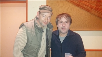 Oliver Coordes (links) mit Hauptdarsteller und Regisseur Bjarne Mädel. Vor beinahe einem Jahr standen sie zusammen vor der Kamera.