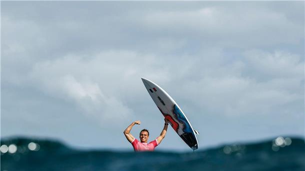 Lokalmatador gewinnt Olympia-Gold auf legendärer Welle Olympiasieger werden in der eigenen Heimat: Kauli Vaast ist das vor Tahiti gelungen.