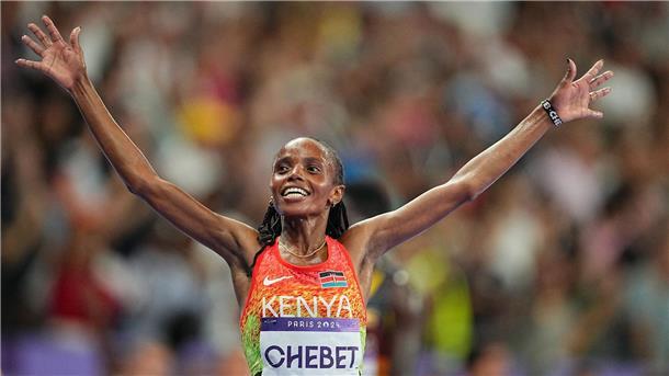 Mihambo Zweite mit Sieben-Meter-Satz - Zwei Weltrekorde Olympiasiegerin Beatrice Chebet blieb über 5.000 Meter als erste Frau unter 14 Minuten.