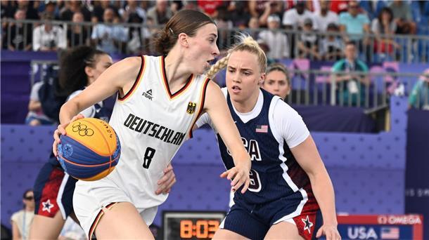 3x3-Basketballerinnen scheitern im EM-Viertelfinale Olympiasiegerin Elisa Mevius (l) ist mit den deutschen 3x3-Basketballerinnen im EM-Viertelfinale ausgeschieden.