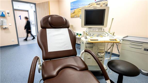 Mehr als 200 Menschen wenden sich an Gewaltschutzambulanz Opfer von Gewalt können sich bei der Notaufnahme des Klinikums melden und werden dann zu den Räumen der Einrichtung begleitet. (Archivbild)