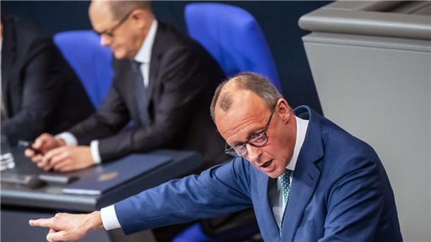 Reaktionen auf die Einigung im Haushaltsstreit Oppositionsführer Friedrich Merz hat Bundeskanzler Olaf Scholz aufgefordert, zu Beginn des kommenden Jahres im Bundestag die Vertrauensfrage zu stellen.