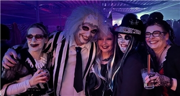 Originell verkleidet und kunstvoll geschminkt kamen diese Gäste zu der Halloween-Party.