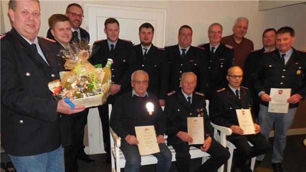 Ehrung für Mitglieder der Feuerwehr Ohrel.