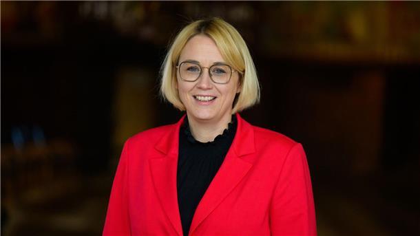 Oberbürgermeister solidarisch mit VW-Beschäftigten Osnabrücks Oberbürgermeisterin Katharina Pötter sagte, VW verfüge in dem Werk in ihrer Stadt über eine hoch motivierte, flexible und fachlich hervorragend ausgebildete Belegschaft. (Archivbild)