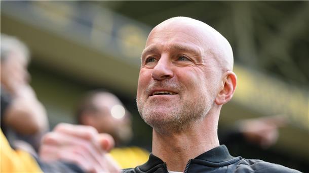 Rückschlag: VfL Osnabrück verliert 0:1 in Aachen Osnabrücks Trainer Marco Antwerpen sah beim Spiel in Aachen die Gelb-Rote Karte.