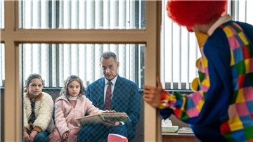 Otto (Tom Hanks) findet langsam ins Leben zurück.