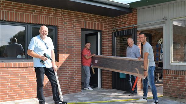 Umbau des Sporthauses auf der Zielgeraden Helfer des TSV Ringstedt