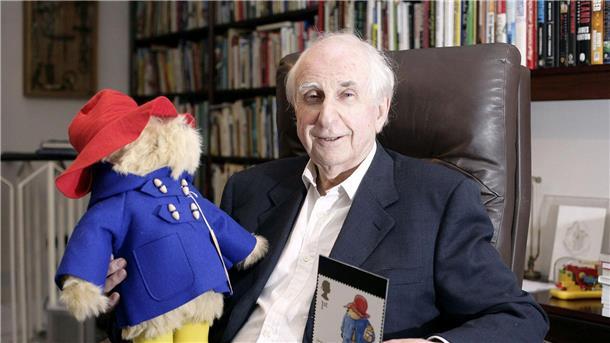 65 Jahre Paddington - der Bär, dem die Briten vertrauen Paddington, der Bär, und sein Erfinder Michael Bond, der 2017 gestorben ist.