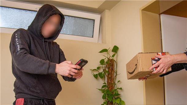 Paketboten arbeiten lang und hart, ihre Bezahlung ist miserabel und der Druck hoch. Das soll sich ändern.