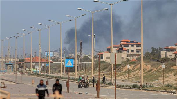 Innenministerium sagt Aufnahme von 147 Menschen aus Gaza zu Palästinenser fliehen vor israelischen Luftangriffen aus Gaza-Stadt.