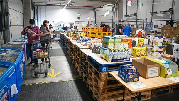 Palettenweise O-Saft und Nesquik: Der Schiffsausrüster Odin hat mit seinem Werksverkauf Erfolg. Nun will er ein Ladengeschäft einrichten.