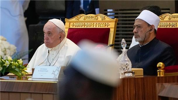 Papst Franziskus befindet sich auf einer viertägigen Reise in Bahrain, um den Dialog mit der muslimischen Welt zu fördern.