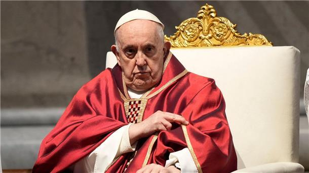 Papst Franziskus bei Karfreitagsliturgie im Petersdom Papst Franziskus in der Passionsmesse am Karfreitag im Petersdom.