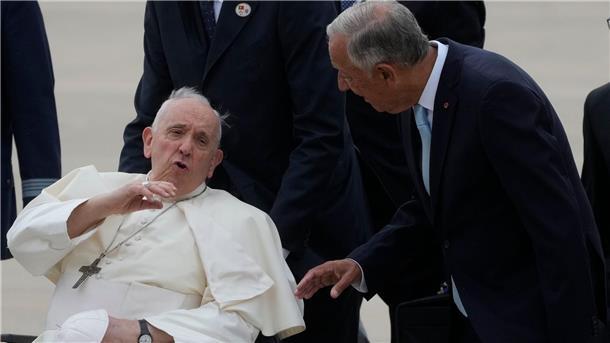 Papst beim Weltjugendtag: „Wohin steuerst du, Europa?“ Papst Franziskus ist in Lissabon gelandet, um dort am Weltjugendtag der katholischen Kirche (WJT) teilzunehmen.