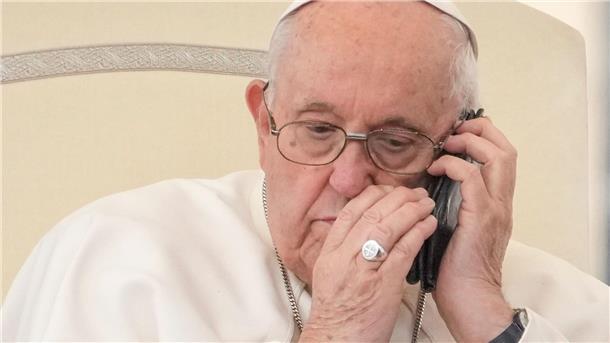 Vatikan: Papst nach Operation auf dem Weg der Besserung Papst Franziskus telefonierte laut Vatikan auch mit einer Frau, deren kleinen Sohn Miguel Angel er Ende März getauft hatte.