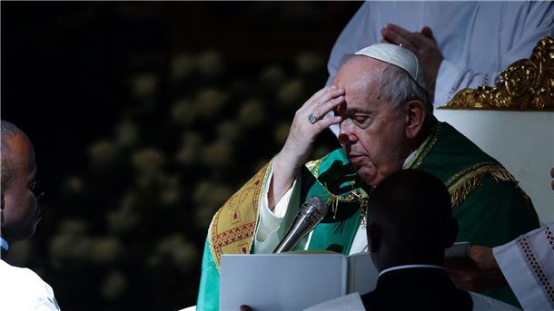 Papst reist in Krisenländer Kongo und Südsudan Papst Franziskus während einer Messe für die kongolesische Gemeinschaft im Petersdom.