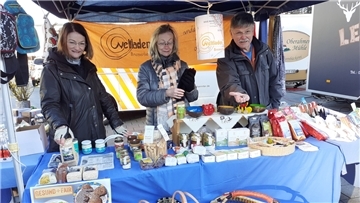 Parallel zum Bauernmarkt findet auch der Fair-Trade-Markt im Schaufenster Fischereihafen statt. Foto: privat