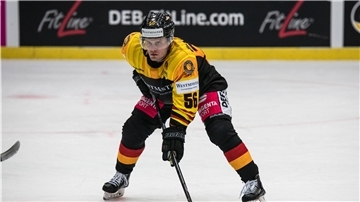 Parker Tuomie hat schon für die deutsche Eishockey-Nationalmannschaft gespielt. In der kommenden Saison läuft er für die Eisbären Berlin auf.