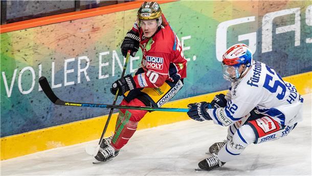 Parker Tuomie (links) ist in Bremerhaven aufgewachsen. Inzwischen spielt er für die Eisbären Berlin.