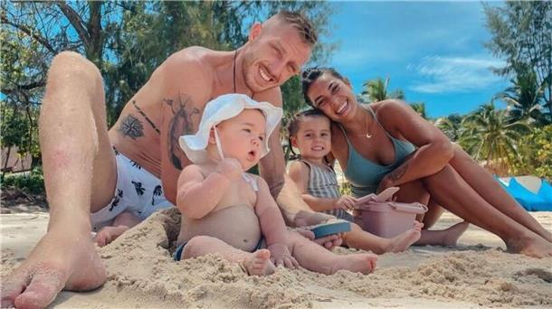 Pascal Schroth - hier mit seiner Verlobten Aldis und den beiden Kindern - bereitet sich in Thailand auf die nächste Aufgabe vor.