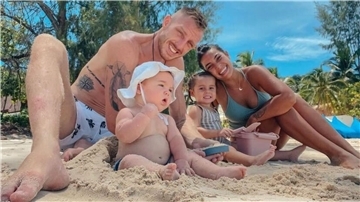 Pascal Schroth - hier mit seiner Verlobten Aldis und den beiden Kindern - bereitet sich in Thailand auf die nächste Aufgabe vor.