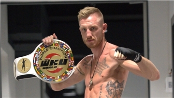 Pascal Schroth mit dem WM-Gürtel