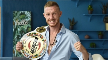 Pascal Schroth mit dem WM-Gürtel.