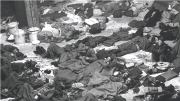 Pascal Vallicioni (Fünfter von der Ecke unten rechts) bei der Ankunft in Malmö am 11. Mai 1945.