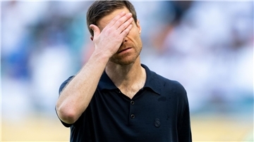 Passende Geste zu Spiel und Ergebnis: Xabi Alonso nach dem 1:1 bei seinem Real-Debüt. 