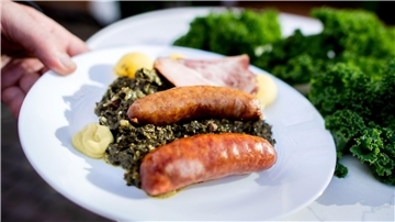 Passt in die Jahreszeit und hat Tradition: Grünkohl.