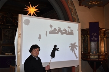 Pastor Christopher Iven wird mitwirken beim Schattenspiel, das an Heiligabend ab 15 Uhr in der Atenser Kirche aufgeführt werden soll.