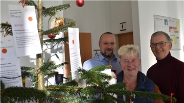 Tanne mit Wunschzetteln 