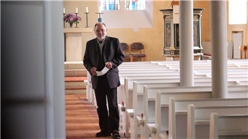 Pastor Wolfgang Preibusch aus Kirchtimke darf seit Sonntag wieder Gläubige in seiner Kirche begrüßen.