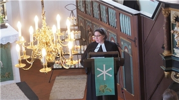 Pastorin Anja Niehoff bei ihrem Abschiedsgottesdienst in der Neuenwalder Klosterkirche. 